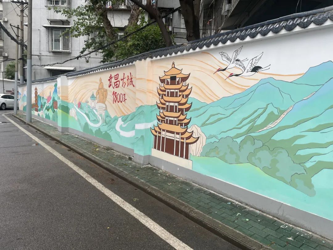 武昌古城文化手繪墻全景除了硬件設施的提升,西廠口社區借助獨特的